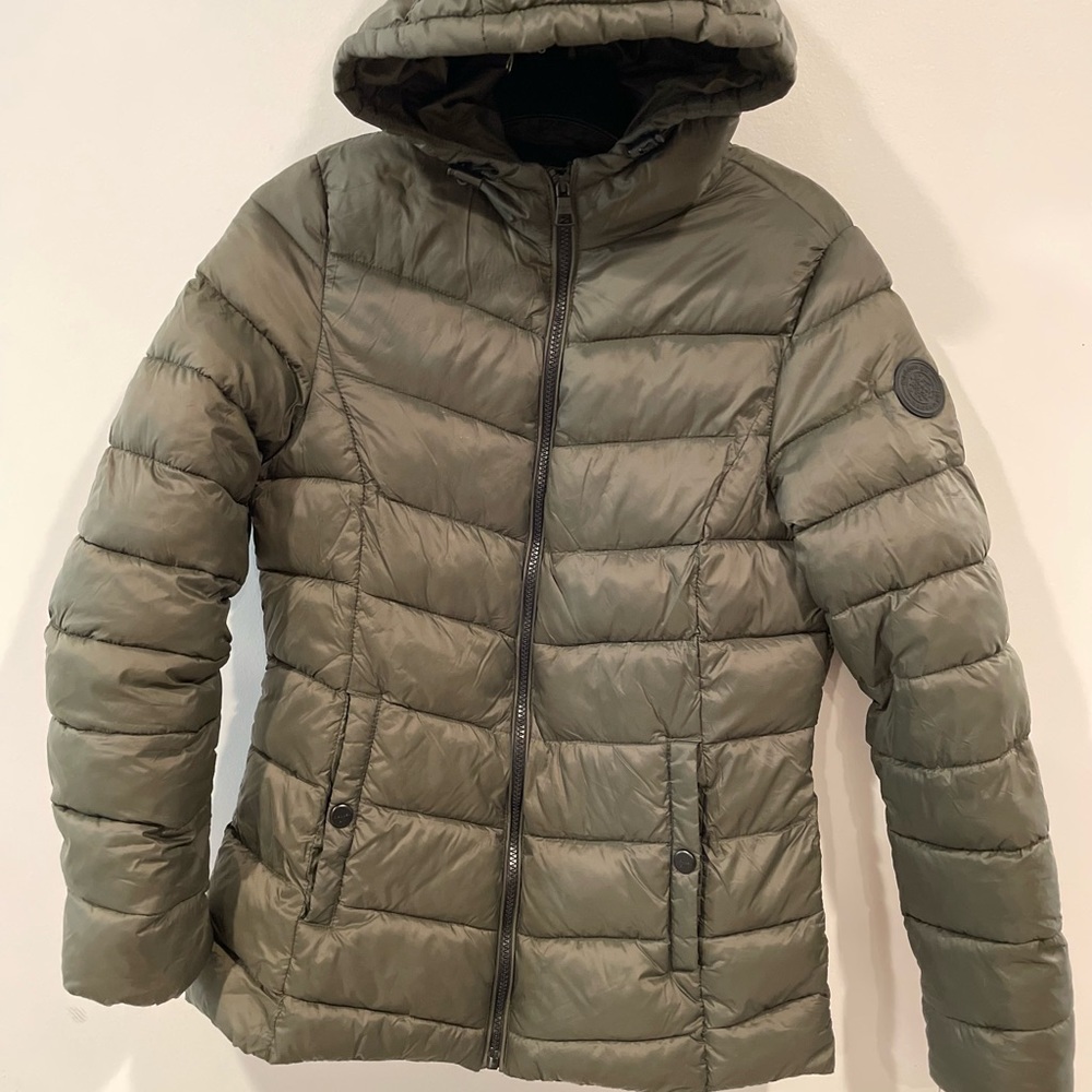 Winter puffer jacket. Worn once. Great condition